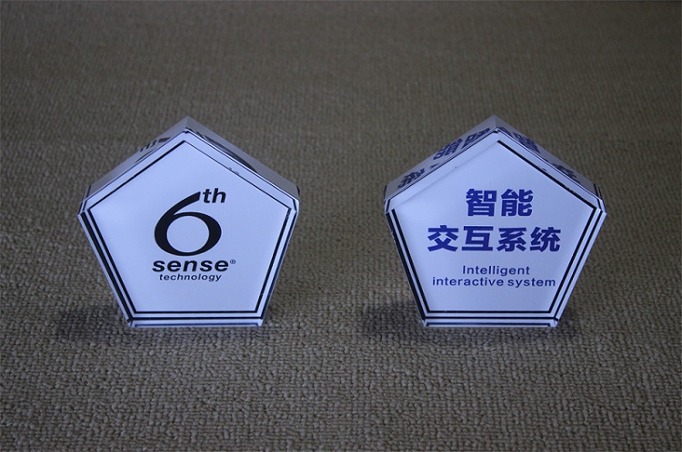 亞克力展示臺(tái)牌(圖3)